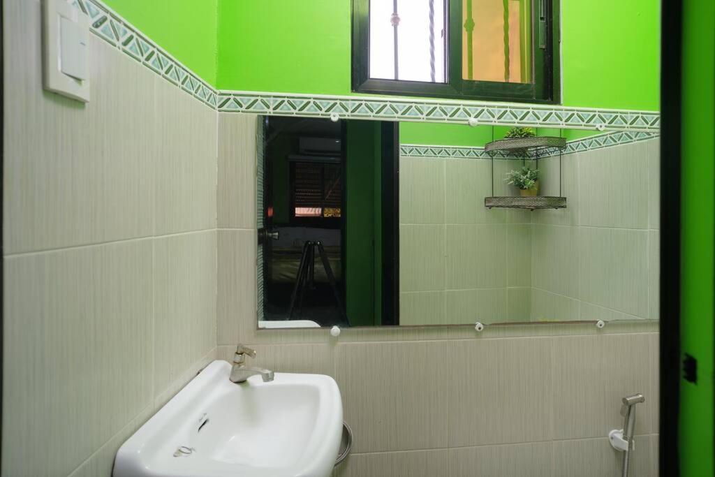 Golden V Primera Unit A Malolos Exterior photo